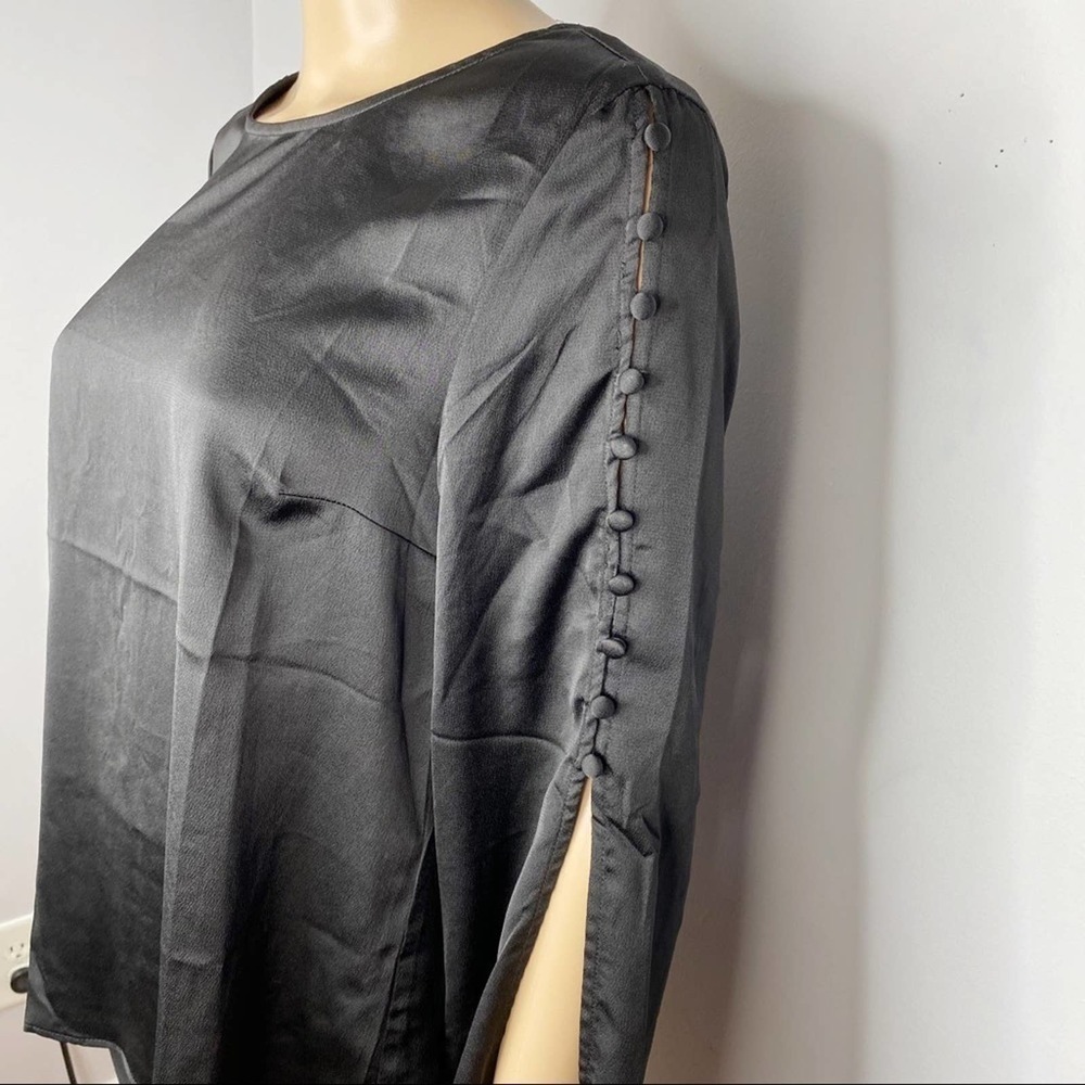 Carmen by Carmen Marc Valvo Black Satin Embellished Sleeve Top Size Small - Picture 3 of 9
